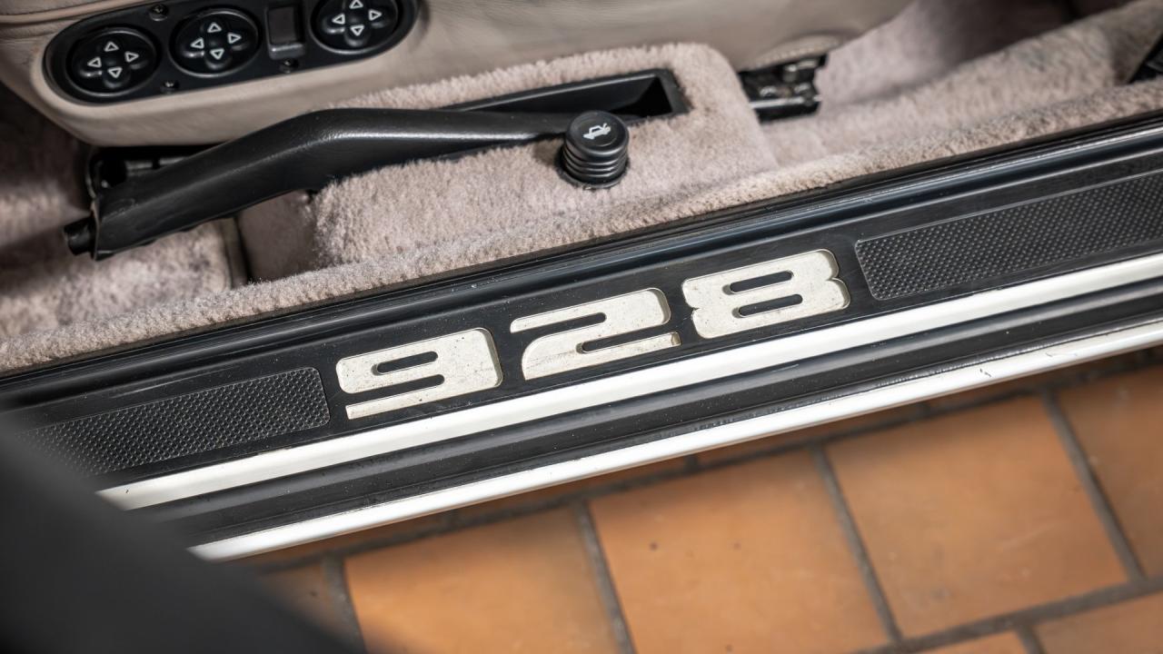 1989 Porsche 928 S4