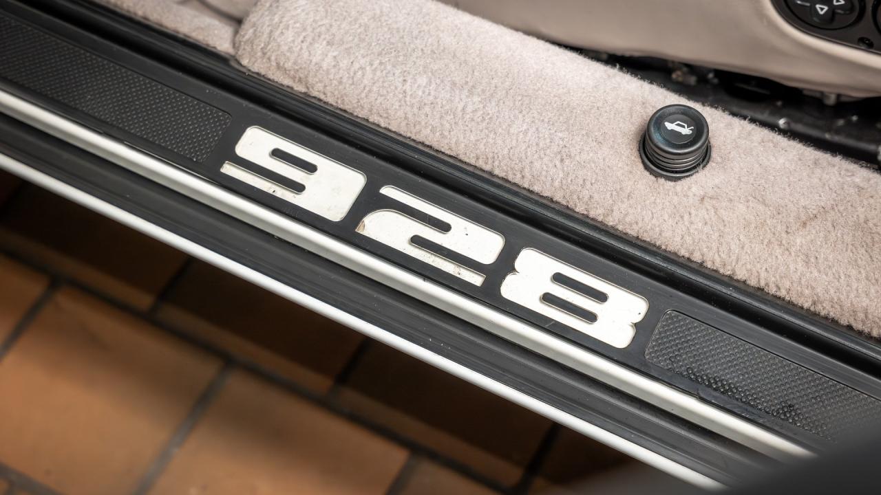 1989 Porsche 928 S4