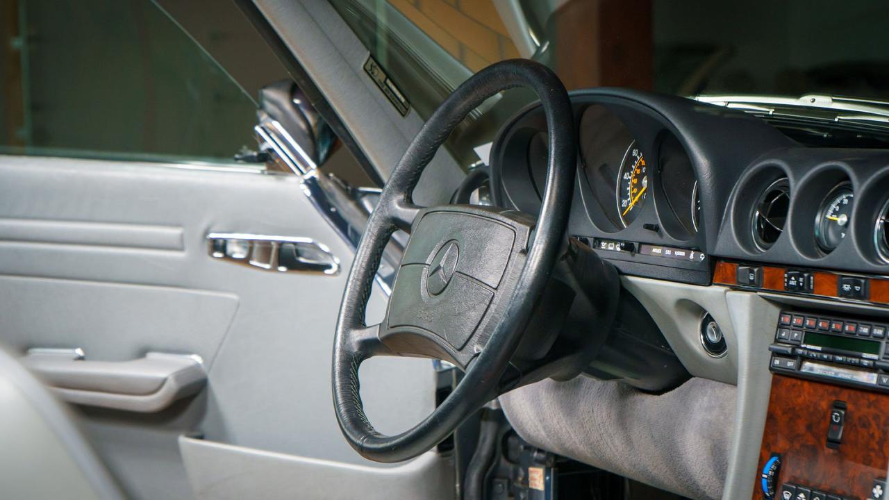 1987 Mercedes - Benz 560 SL