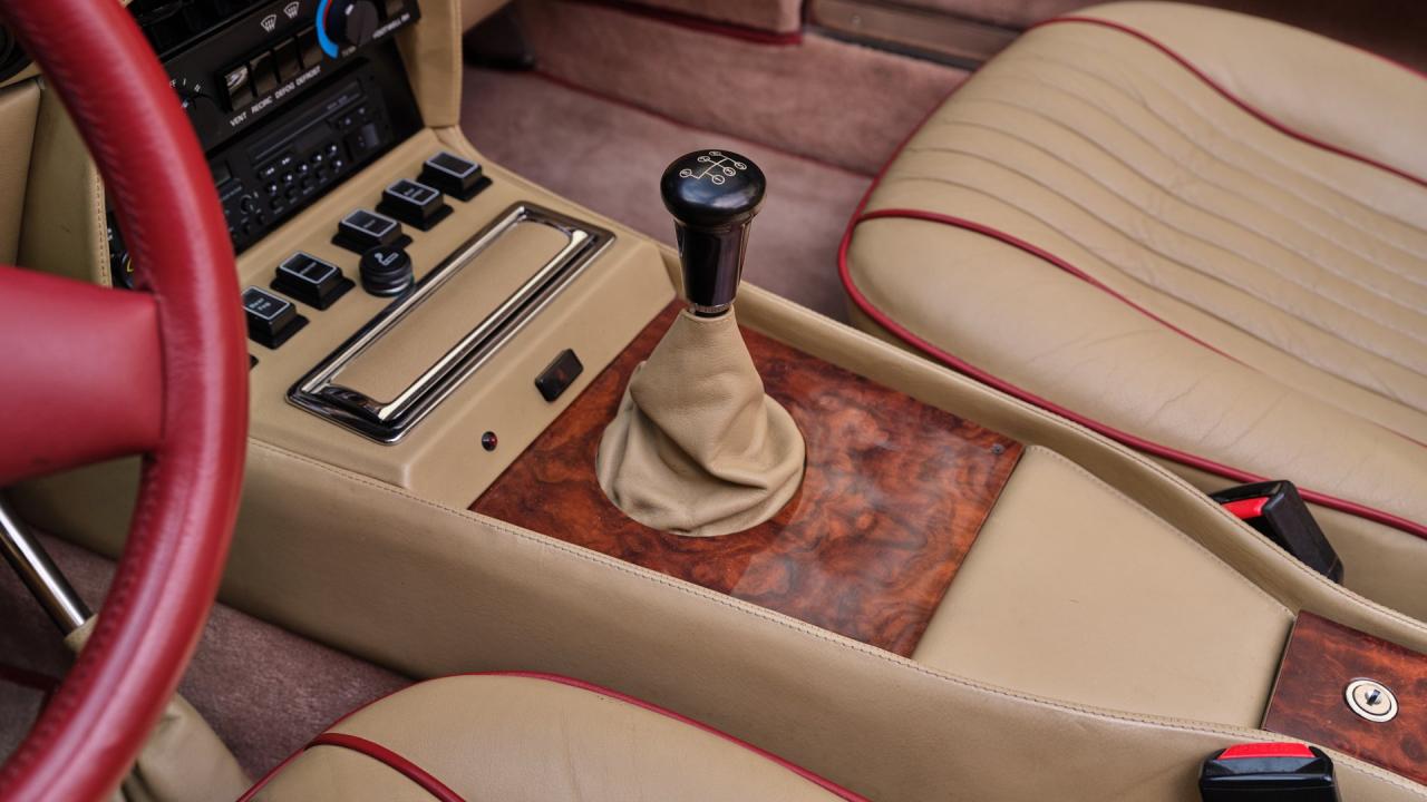 1987 Aston Martin V8 Volante