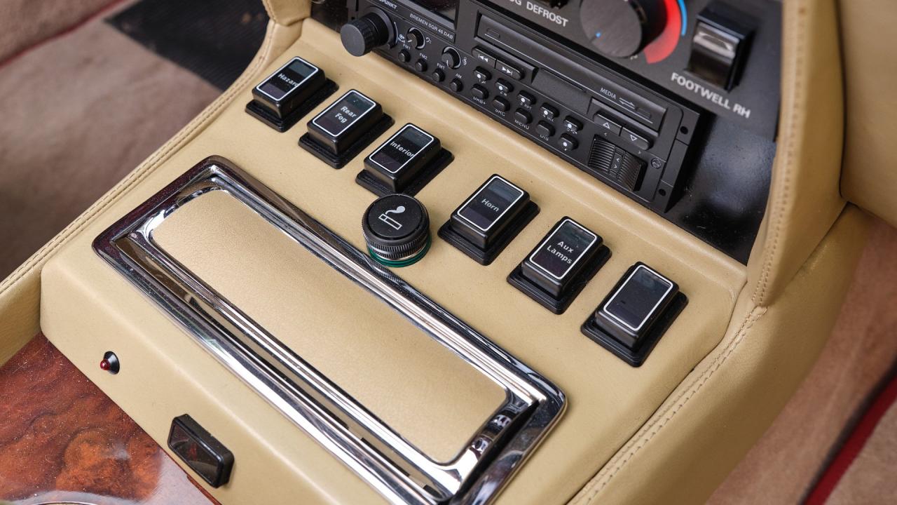 1987 Aston Martin V8 Volante