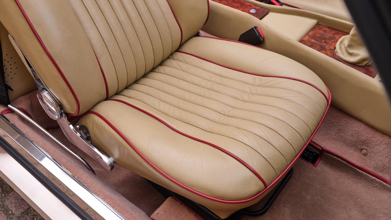 1987 Aston Martin V8 Volante