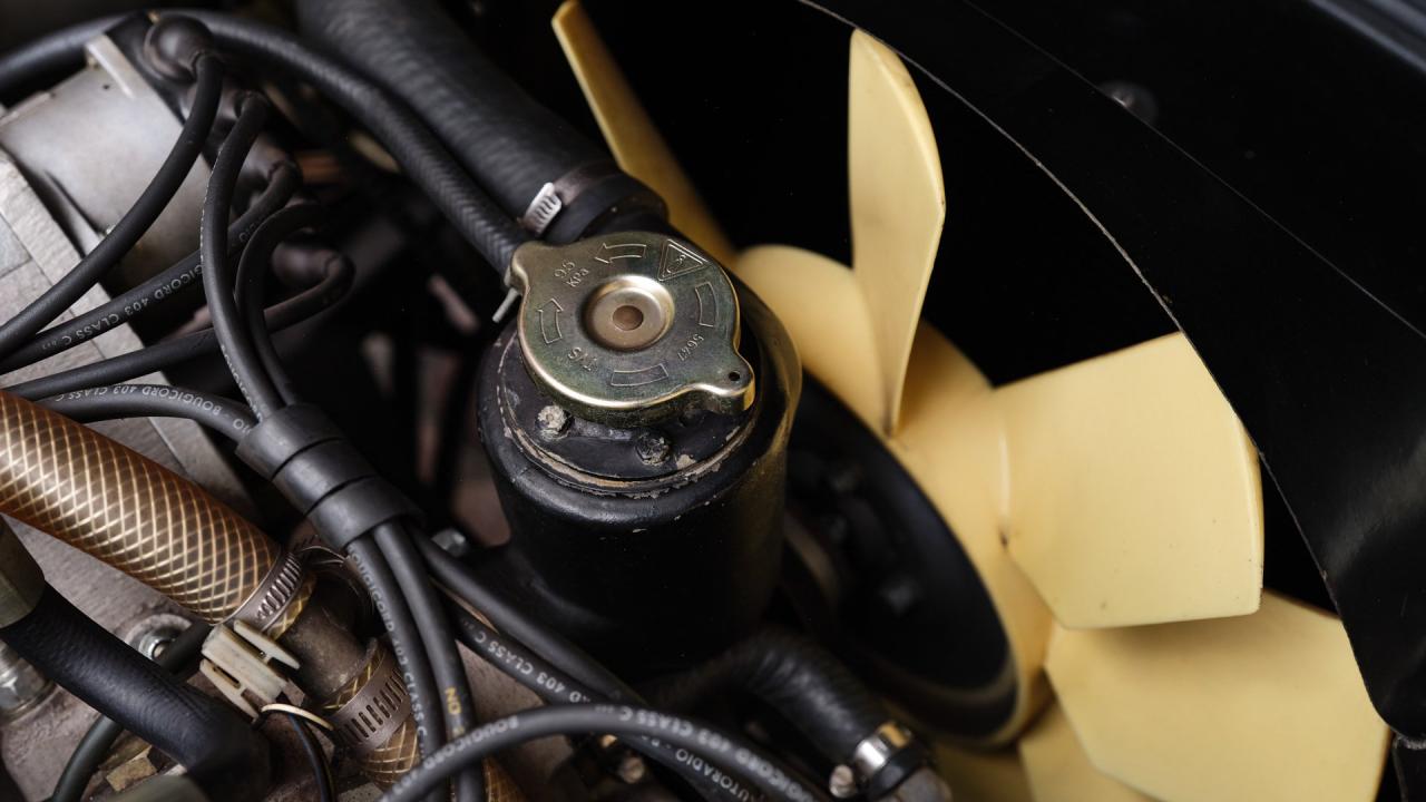 1987 Aston Martin V8 Volante