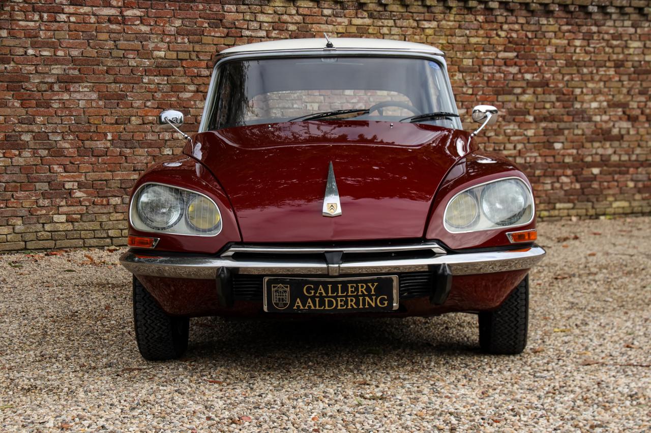 1971 Citro&euml;n Citro&euml;n DS21 Berline Automatique &ldquo;Rouge Cornaline&rdquo;