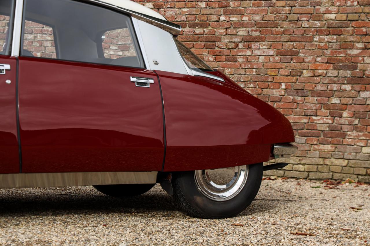 1971 Citro&euml;n Citro&euml;n DS21 Berline Automatique &ldquo;Rouge Cornaline&rdquo;