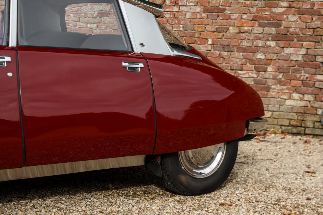 1971 Citro&euml;n Citro&euml;n DS21 Berline Automatique &ldquo;Rouge Cornaline&rdquo;