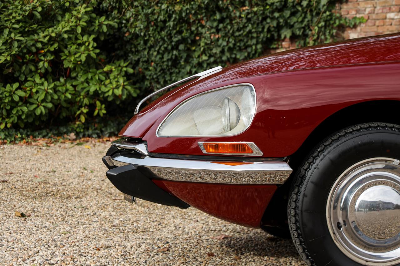 1971 Citro&euml;n Citro&euml;n DS21 Berline Automatique &ldquo;Rouge Cornaline&rdquo;