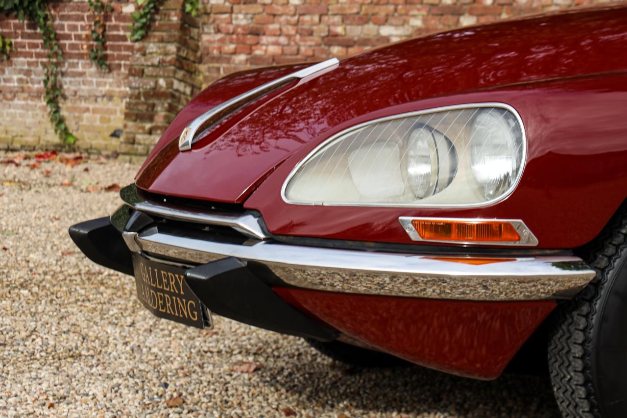 1971 Citro&euml;n Citro&euml;n DS21 Berline Automatique &ldquo;Rouge Cornaline&rdquo;