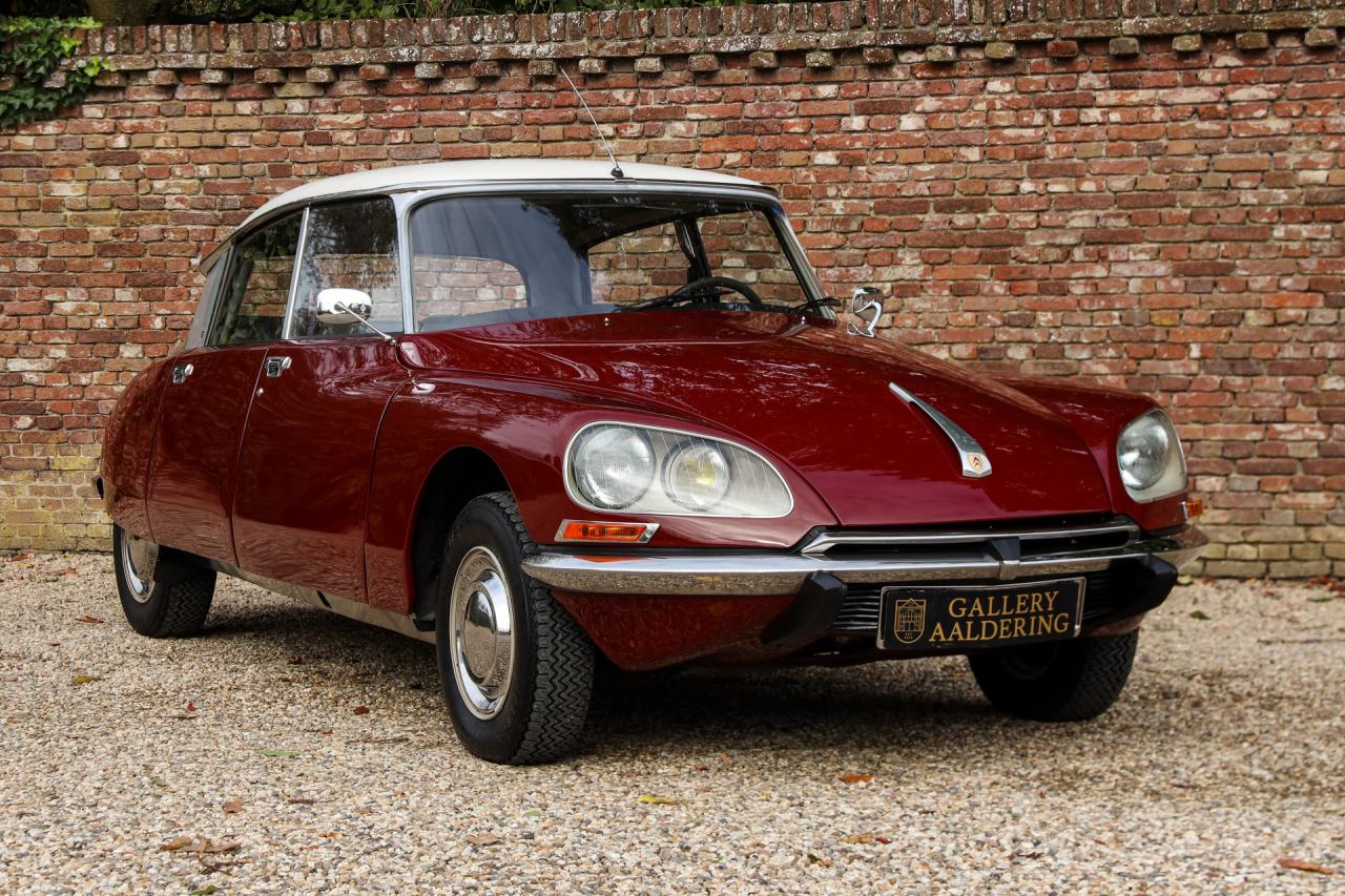 1971 Citro&euml;n Citro&euml;n DS21 Berline Automatique &ldquo;Rouge Cornaline&rdquo;
