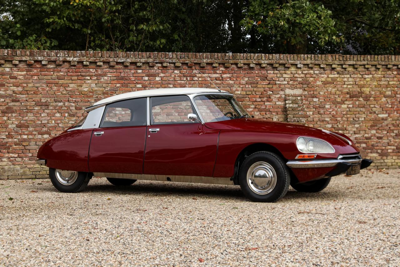 1971 Citro&euml;n Citro&euml;n DS21 Berline Automatique &ldquo;Rouge Cornaline&rdquo;