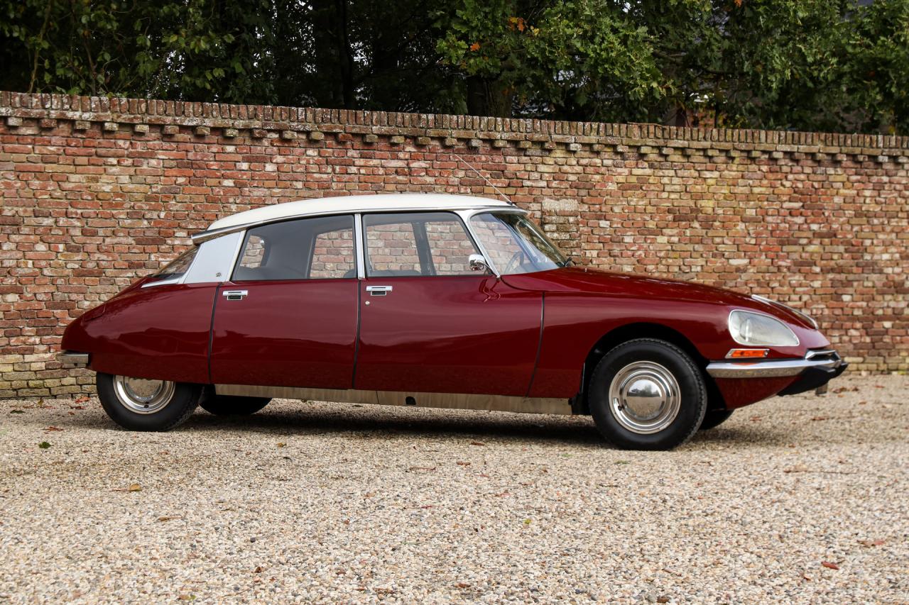 1971 Citro&euml;n Citro&euml;n DS21 Berline Automatique &ldquo;Rouge Cornaline&rdquo;