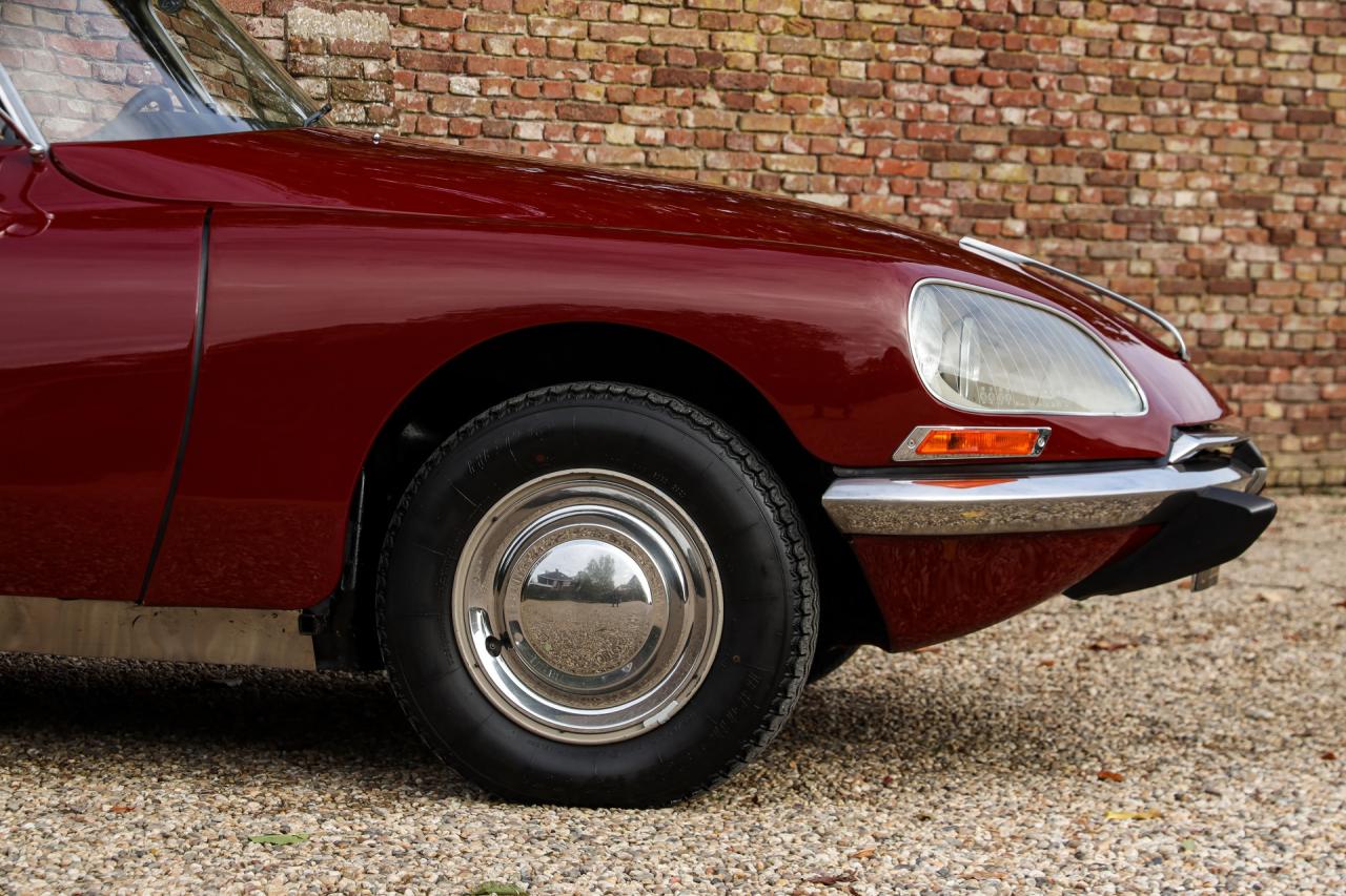 1971 Citro&euml;n Citro&euml;n DS21 Berline Automatique &ldquo;Rouge Cornaline&rdquo;