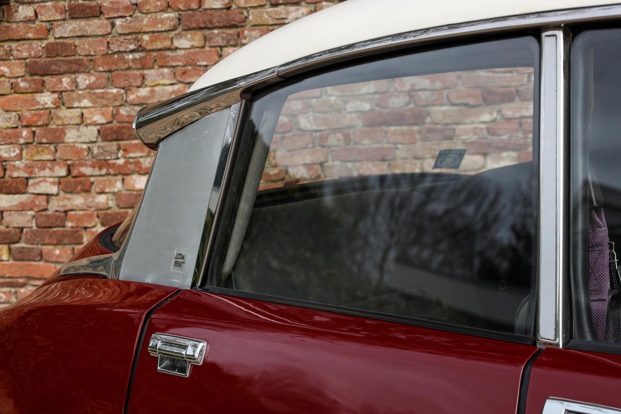 1971 Citro&euml;n Citro&euml;n DS21 Berline Automatique &ldquo;Rouge Cornaline&rdquo;