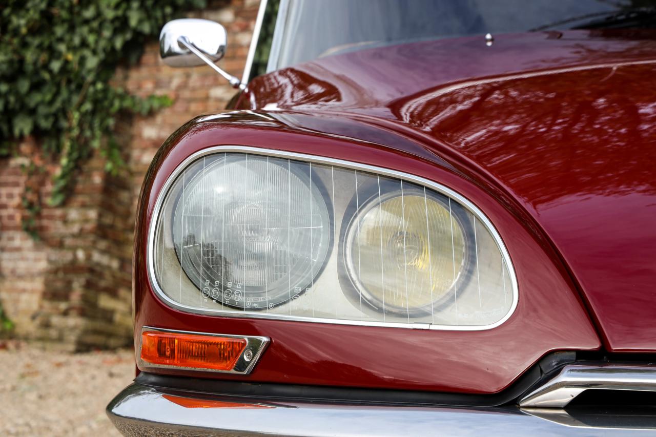 1971 Citro&euml;n Citro&euml;n DS21 Berline Automatique &ldquo;Rouge Cornaline&rdquo;