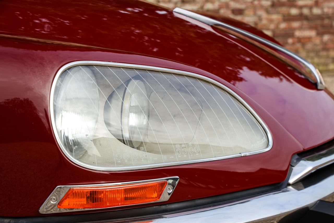 1971 Citro&euml;n Citro&euml;n DS21 Berline Automatique &ldquo;Rouge Cornaline&rdquo;