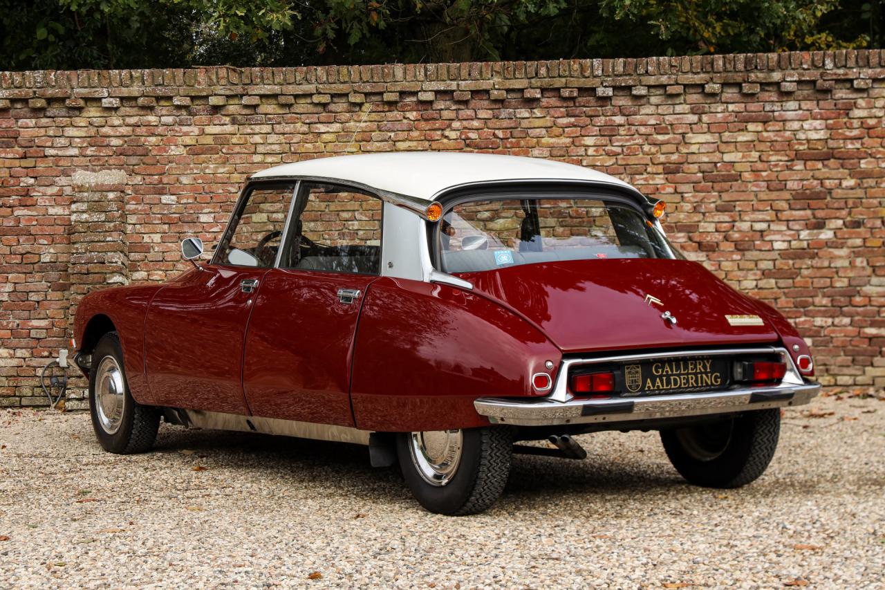 1971 Citro&euml;n Citro&euml;n DS21 Berline Automatique &ldquo;Rouge Cornaline&rdquo;