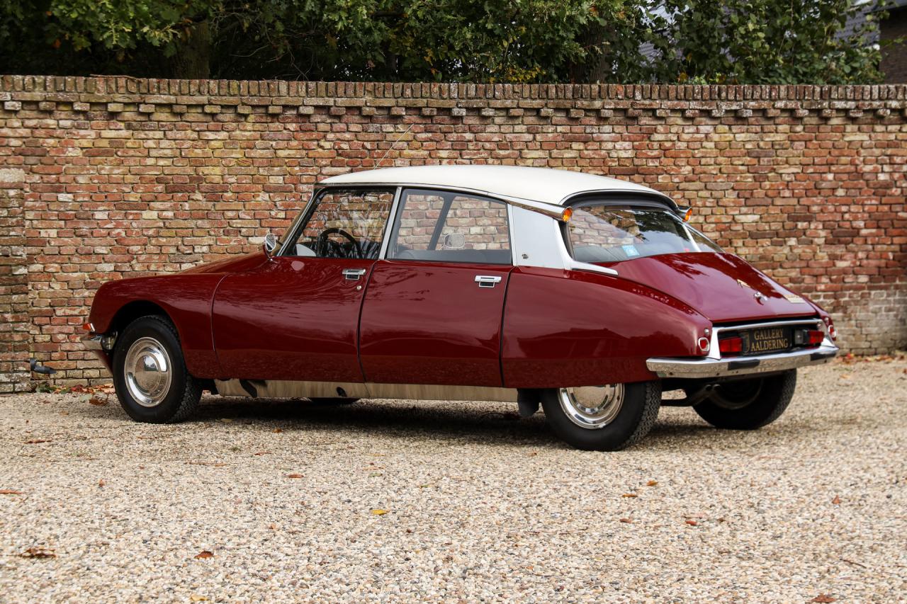 1971 Citro&euml;n Citro&euml;n DS21 Berline Automatique &ldquo;Rouge Cornaline&rdquo;