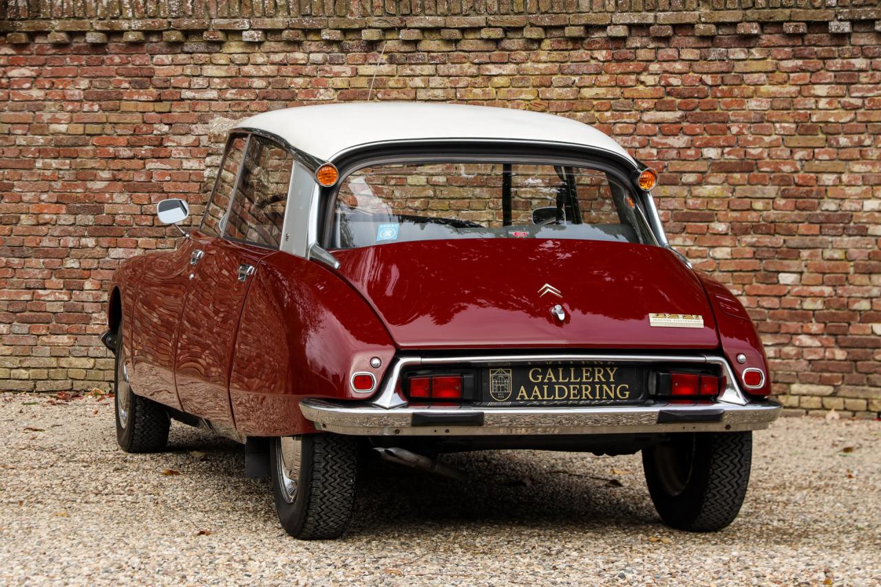 1971 Citro&euml;n Citro&euml;n DS21 Berline Automatique &ldquo;Rouge Cornaline&rdquo;