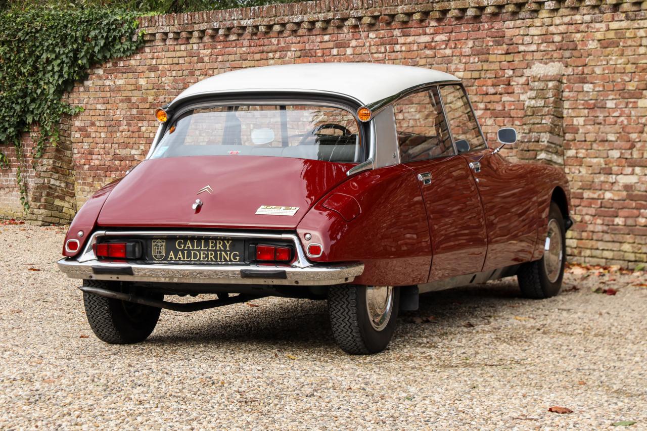 1971 Citro&euml;n Citro&euml;n DS21 Berline Automatique &ldquo;Rouge Cornaline&rdquo;