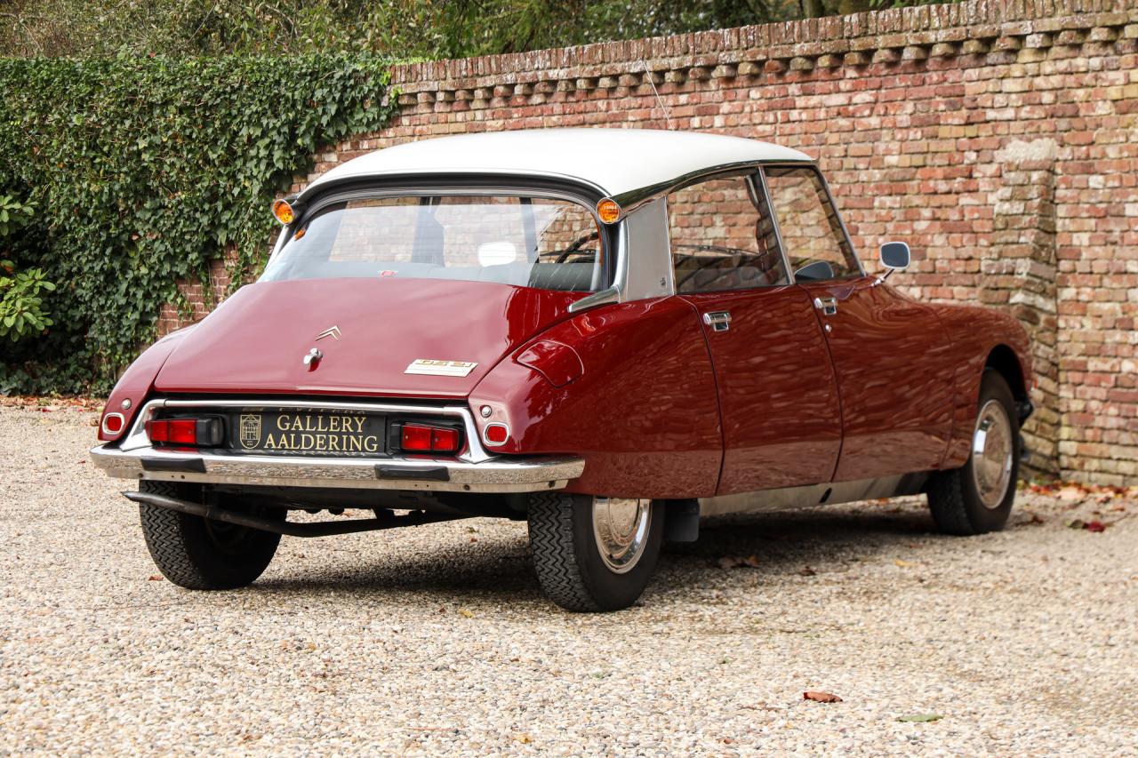 1971 Citro&euml;n Citro&euml;n DS21 Berline Automatique &ldquo;Rouge Cornaline&rdquo;