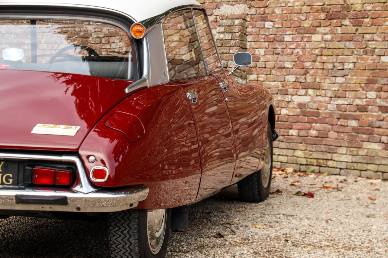 1971 Citro&euml;n Citro&euml;n DS21 Berline Automatique &ldquo;Rouge Cornaline&rdquo;
