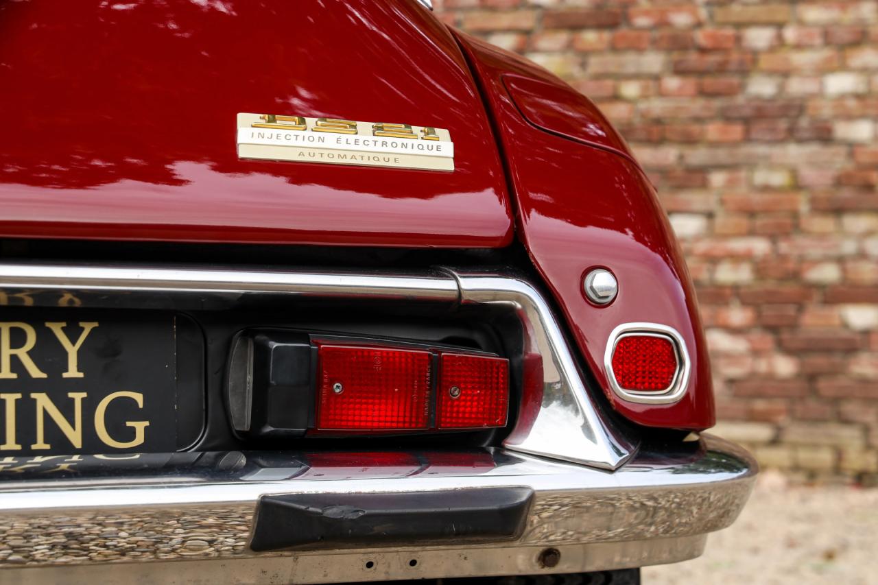 1971 Citro&euml;n Citro&euml;n DS21 Berline Automatique &ldquo;Rouge Cornaline&rdquo;