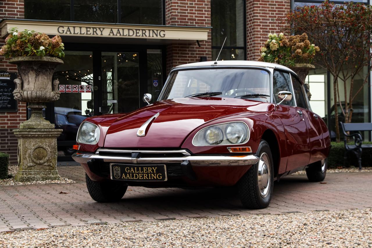 1971 Citro&euml;n Citro&euml;n DS21 Berline Automatique &ldquo;Rouge Cornaline&rdquo;