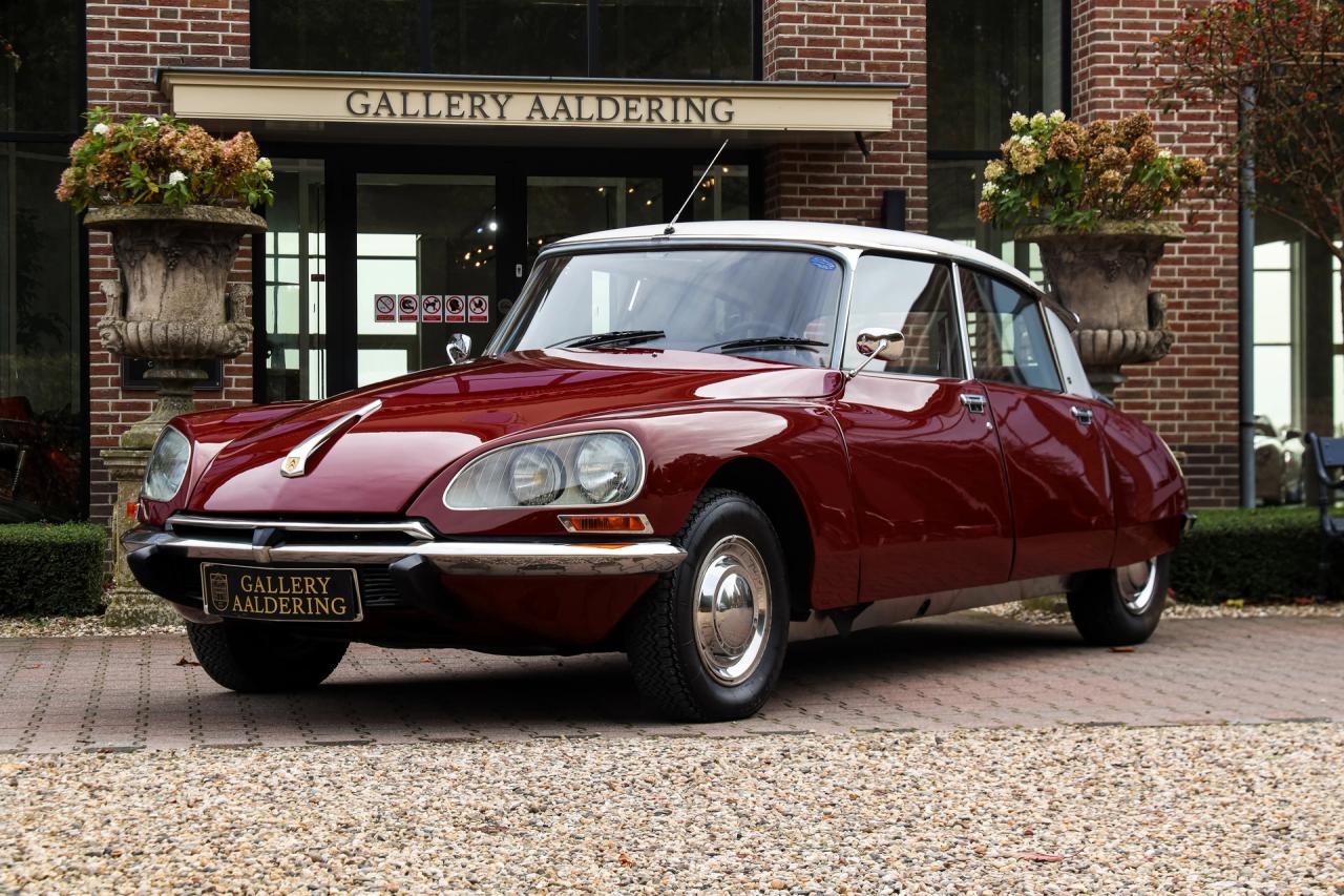 1971 Citro&euml;n Citro&euml;n DS21 Berline Automatique &ldquo;Rouge Cornaline&rdquo;