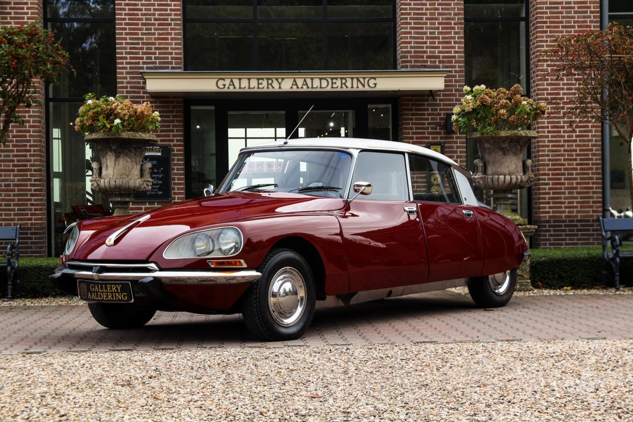 1971 Citro&euml;n Citro&euml;n DS21 Berline Automatique &ldquo;Rouge Cornaline&rdquo;