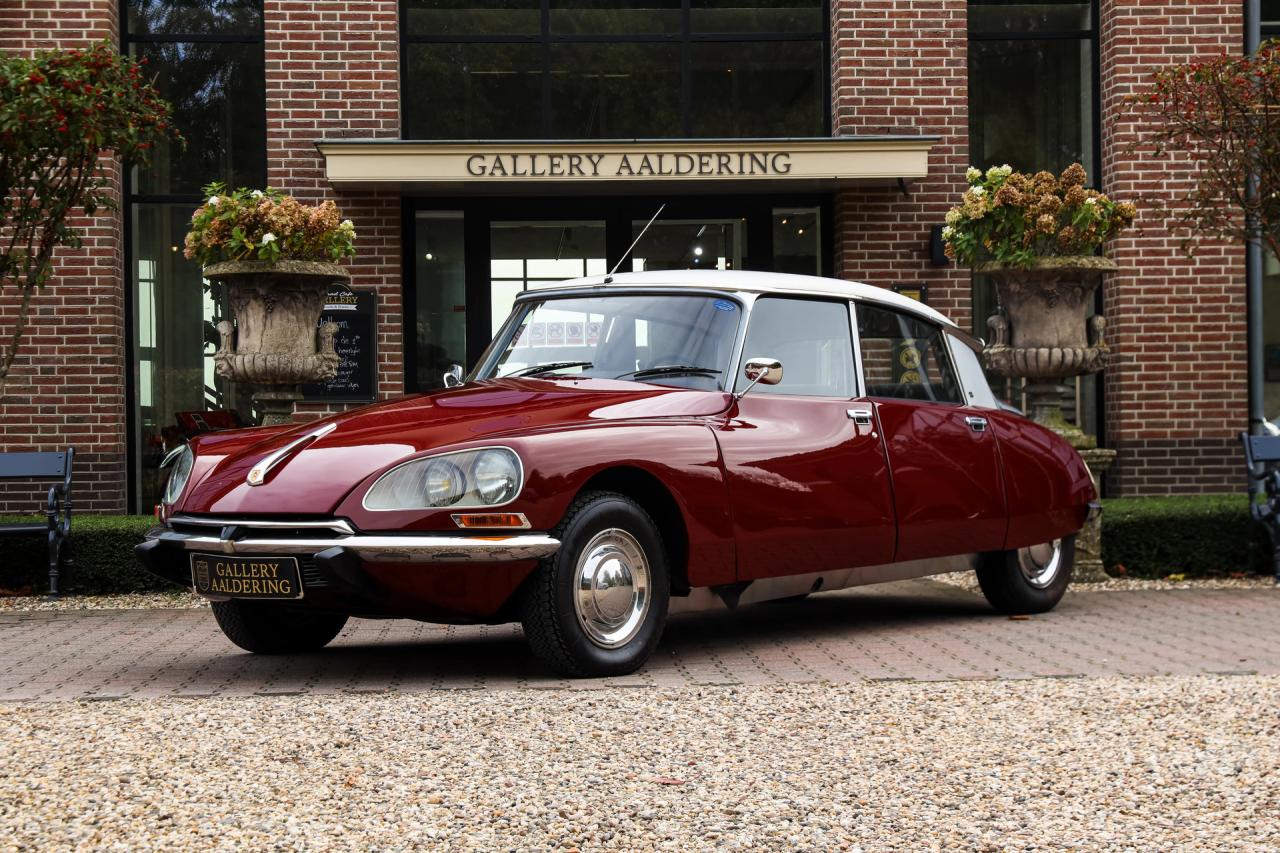 1971 Citro&euml;n Citro&euml;n DS21 Berline Automatique &ldquo;Rouge Cornaline&rdquo;