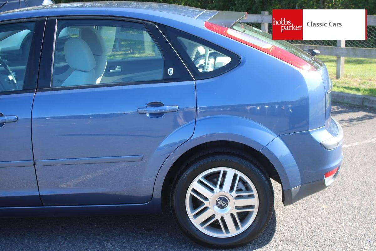 2005 Ford FOCUS GHIA AUTO