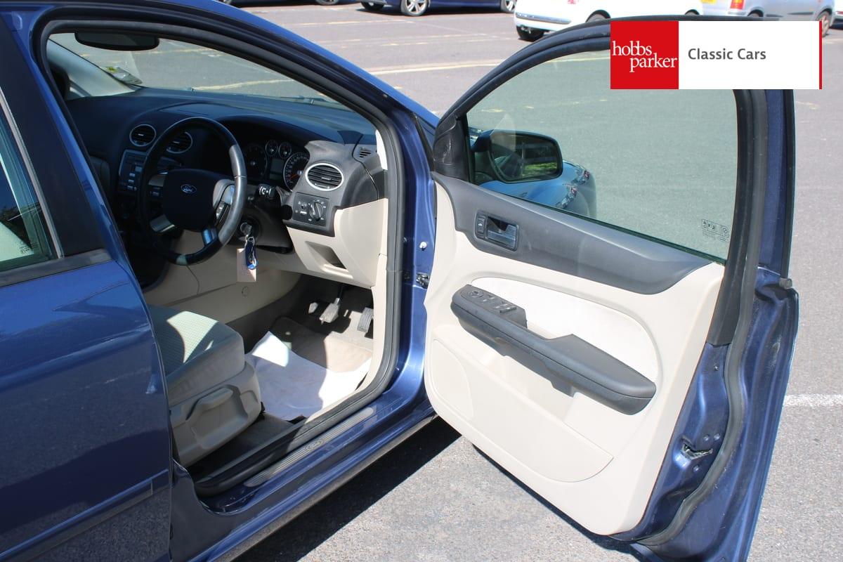 2005 Ford FOCUS GHIA AUTO