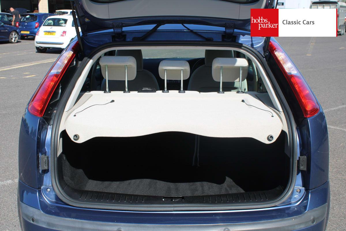 2005 Ford FOCUS GHIA AUTO