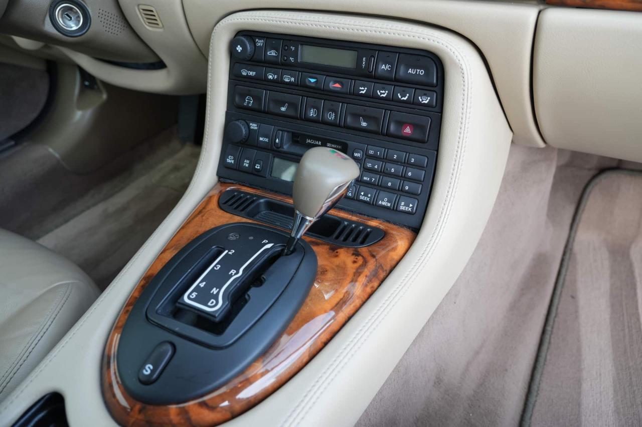 2003 Jaguar XKR