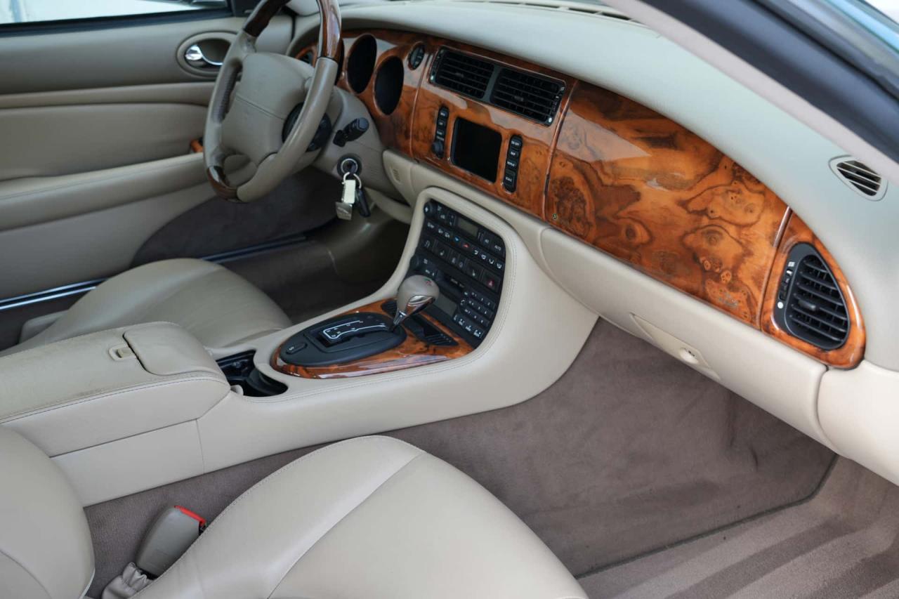 2003 Jaguar XKR