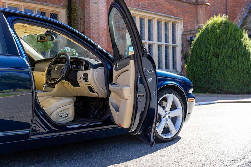 2008 Jaguar XJR