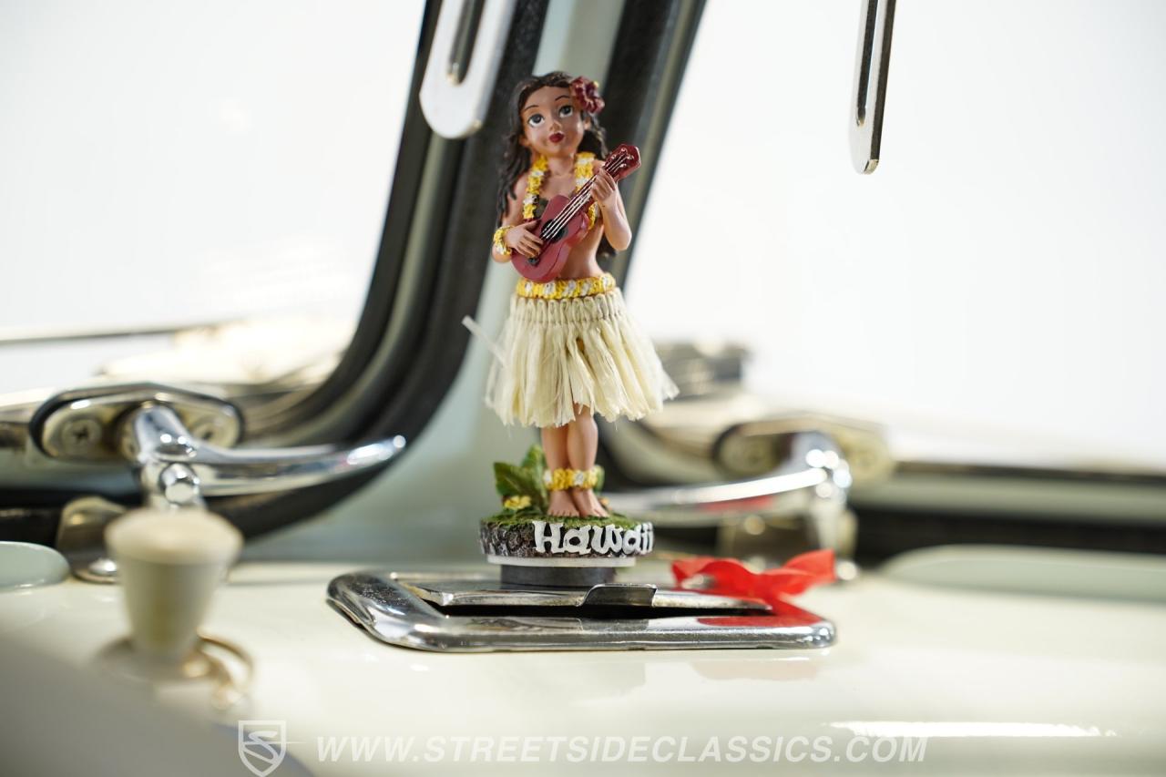 1965 Volkswagen Type 2 13 Window Deluxe Bus