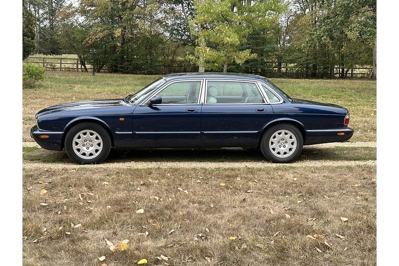 2002 Jaguar V8 Xj SE  LWB