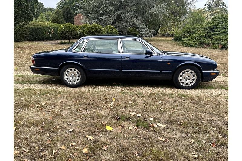 2002 Jaguar V8 Xj SE  LWB