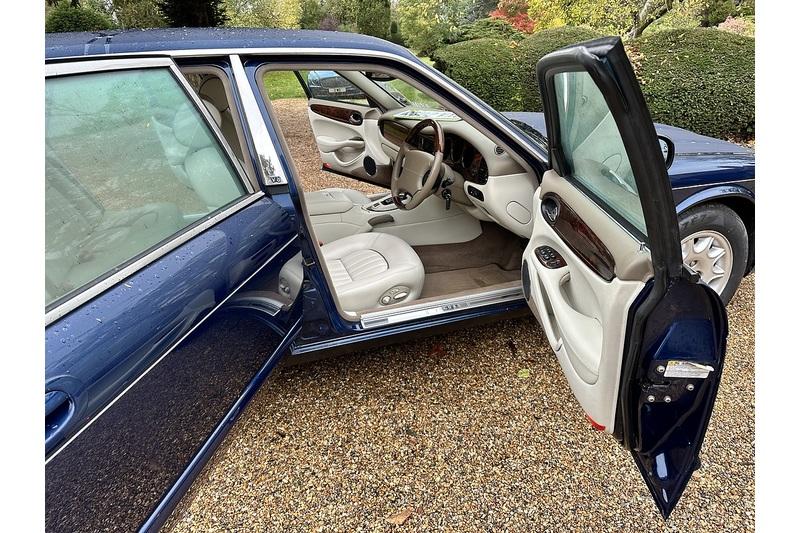 2002 Jaguar V8 Xj SE  LWB