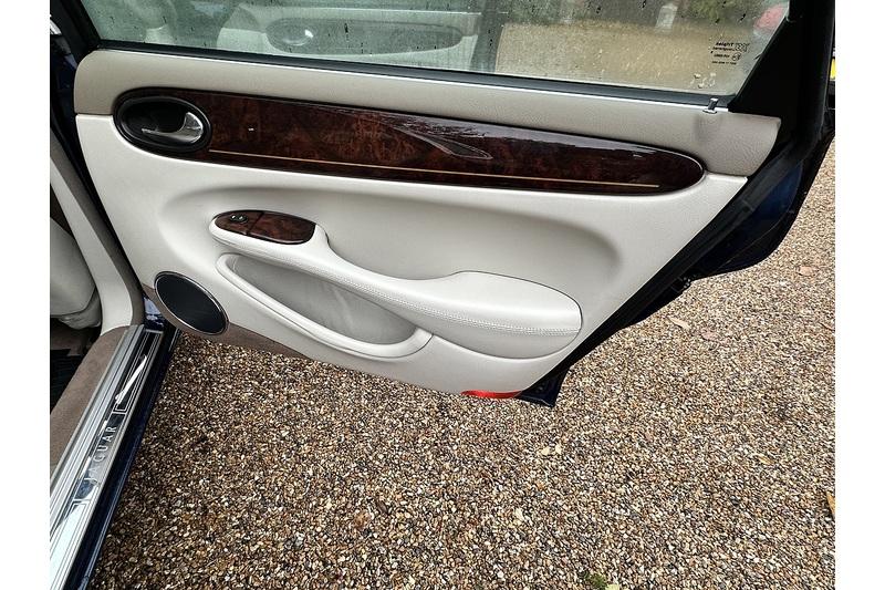 2002 Jaguar V8 Xj SE  LWB