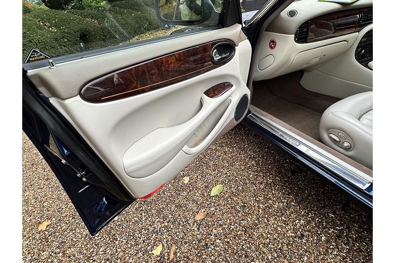 2002 Jaguar V8 Xj SE  LWB