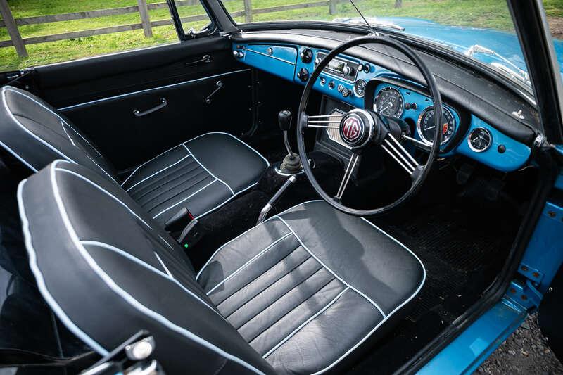 1967 MG B