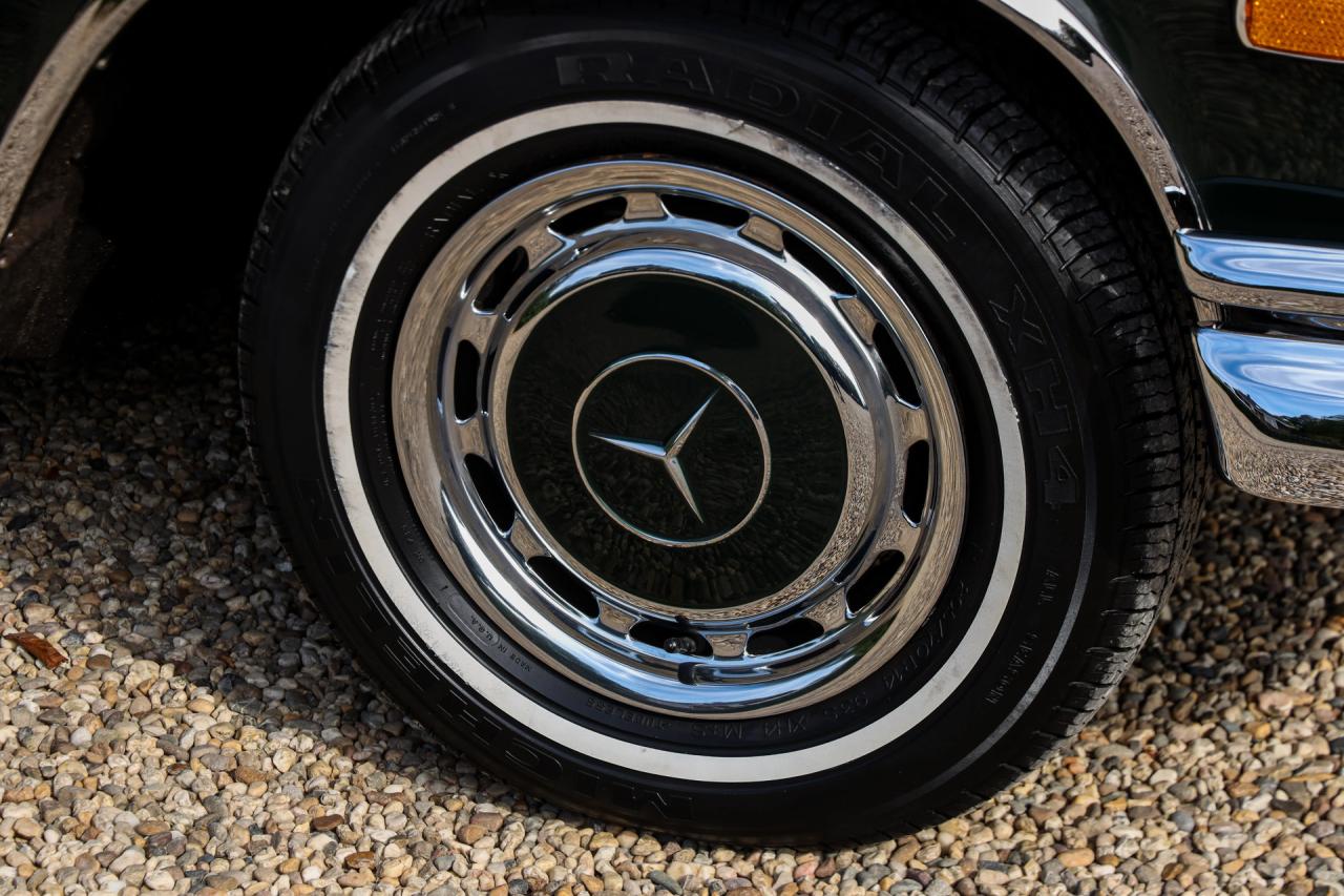 1969 Mercedes - Benz Mercedes Benz 280 SE Cabriolet &ldquo;Dunkeloliv or Dark Olive&rdquo;