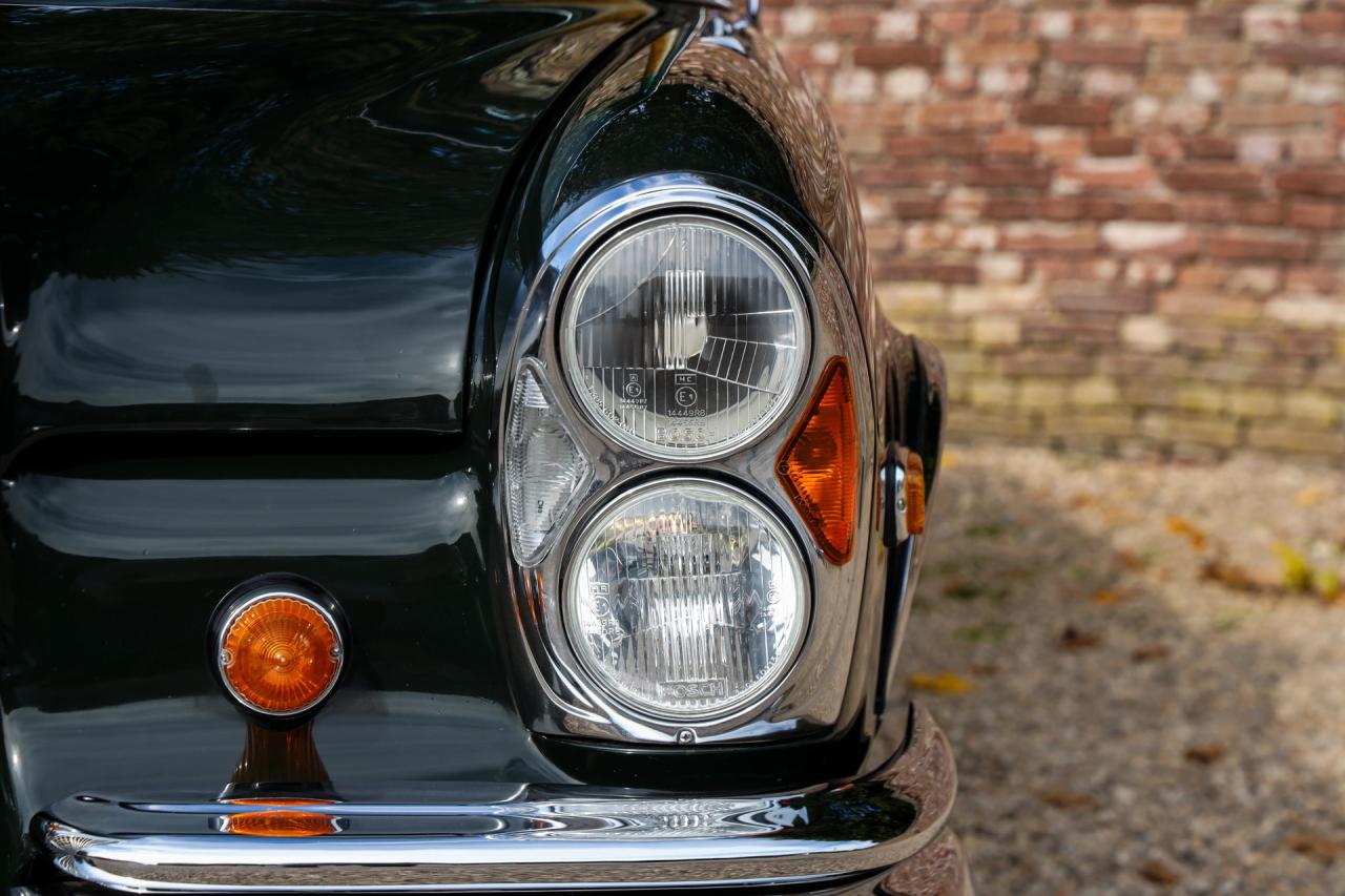 1969 Mercedes - Benz Mercedes Benz 280 SE Cabriolet &ldquo;Dunkeloliv or Dark Olive&rdquo;