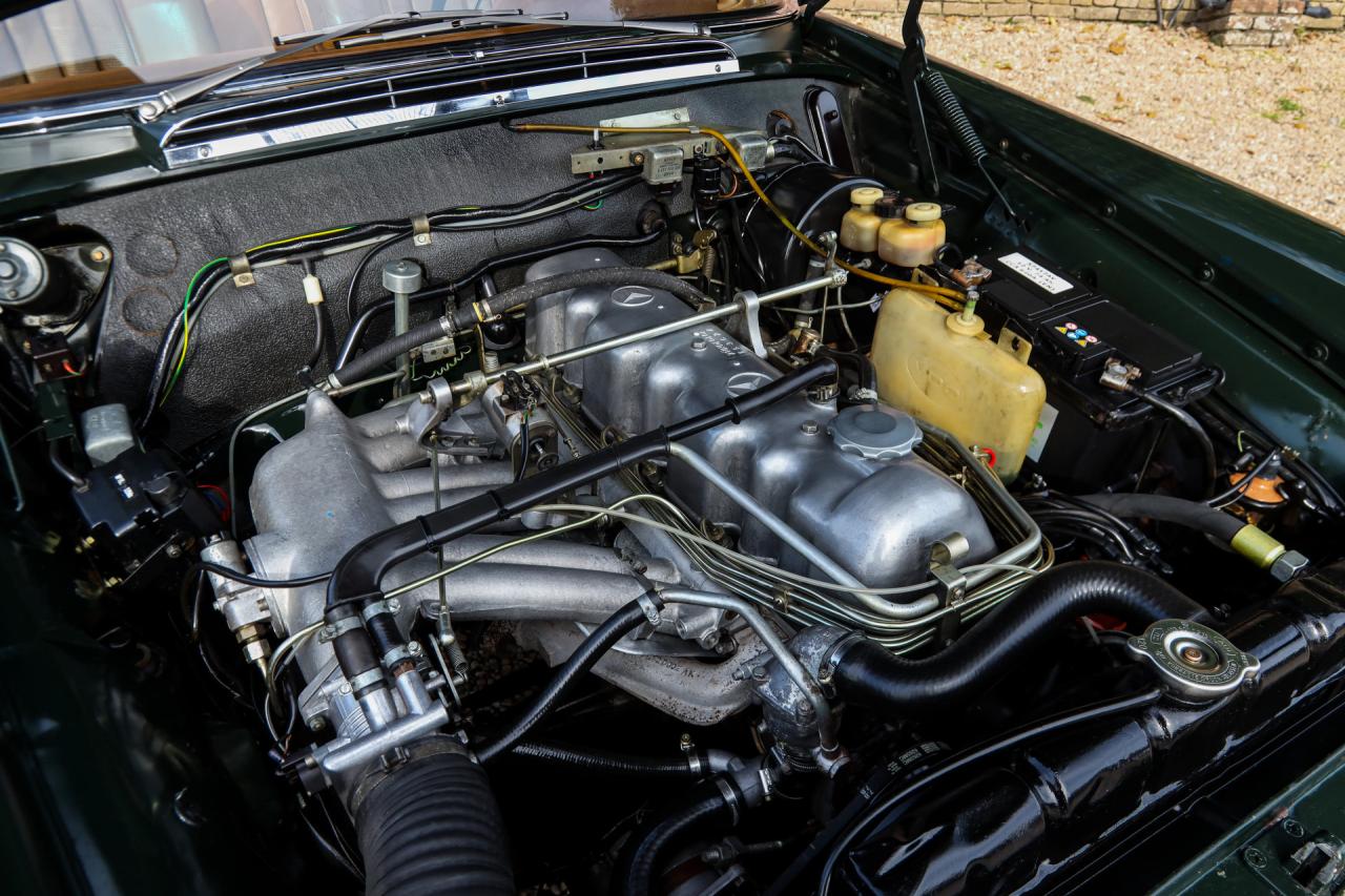 1969 Mercedes - Benz Mercedes Benz 280 SE Cabriolet &ldquo;Dunkeloliv or Dark Olive&rdquo;