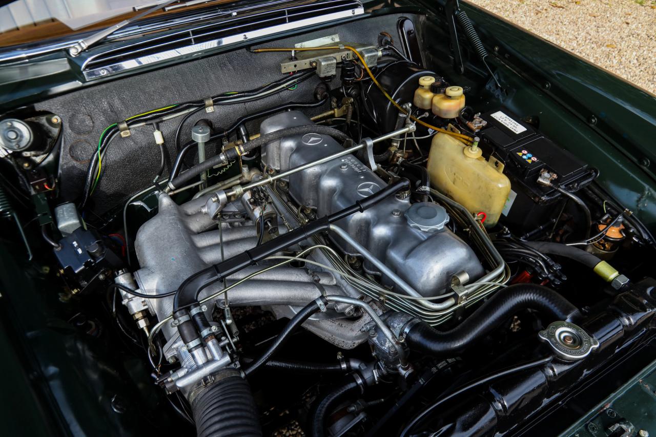 1969 Mercedes - Benz Mercedes Benz 280 SE Cabriolet &ldquo;Dunkeloliv or Dark Olive&rdquo;