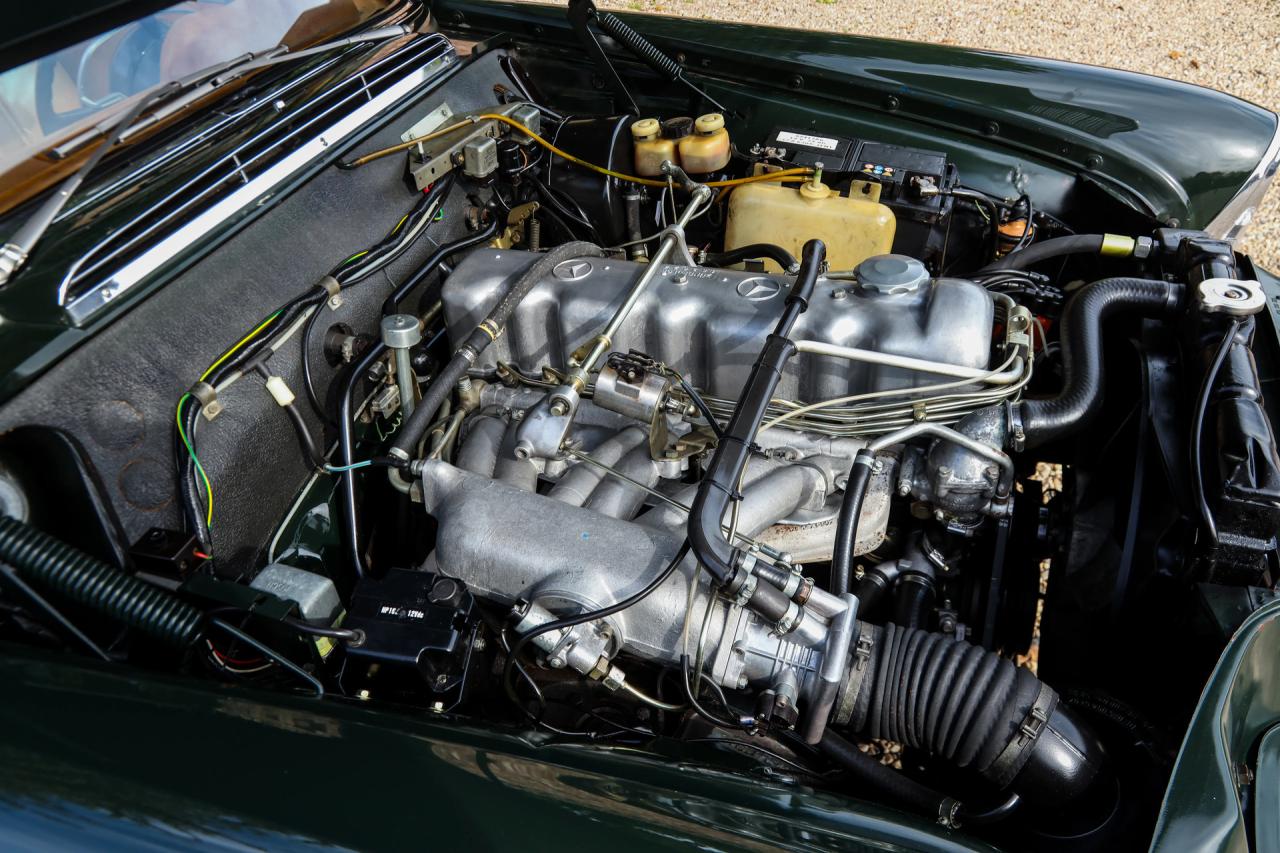 1969 Mercedes - Benz Mercedes Benz 280 SE Cabriolet &ldquo;Dunkeloliv or Dark Olive&rdquo;