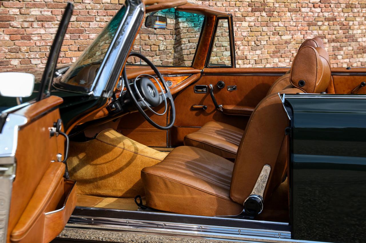 1969 Mercedes - Benz Mercedes Benz 280 SE Cabriolet &ldquo;Dunkeloliv or Dark Olive&rdquo;
