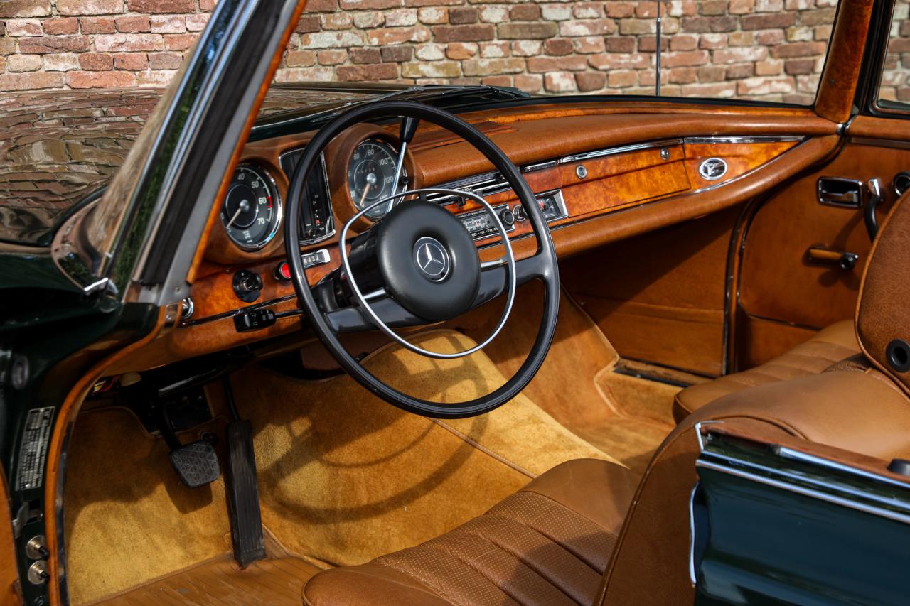 1969 Mercedes - Benz Mercedes Benz 280 SE Cabriolet &ldquo;Dunkeloliv or Dark Olive&rdquo;